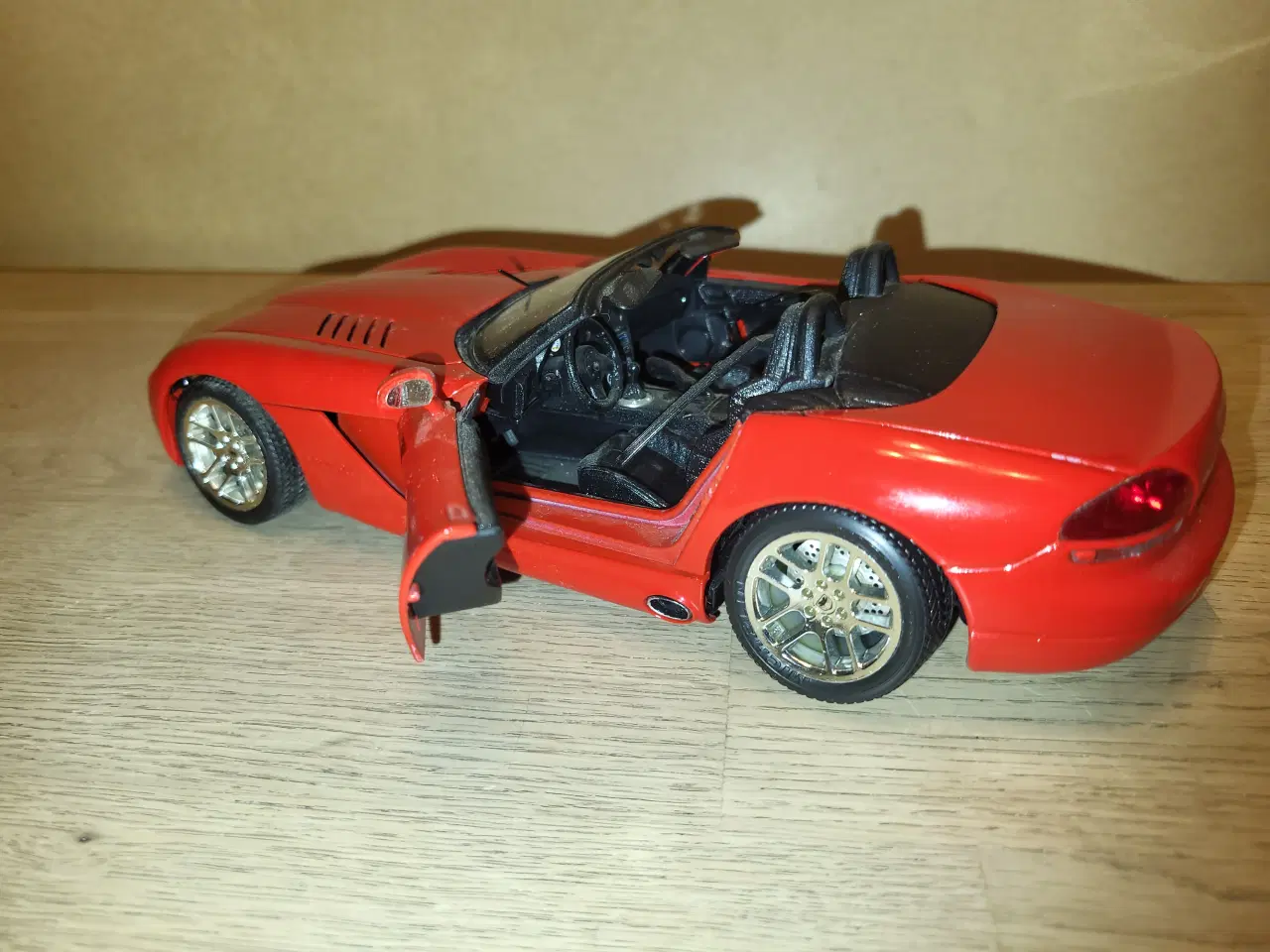 Billede 4 - Modelbil, Dodge Viper SRT-10.  Skala 1/18.