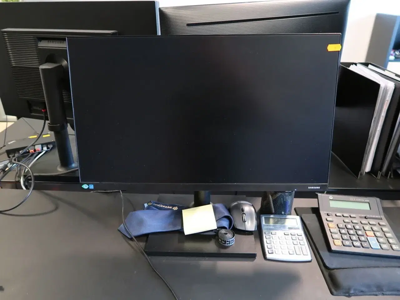 Billede 3 - Computerskærm SAMSUNG F24T450FQR samt tastatur og mus