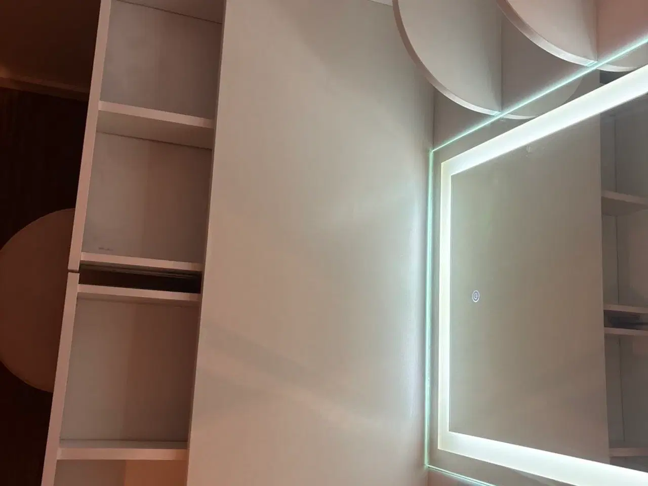 Billede 4 - Makeupbord med spejl