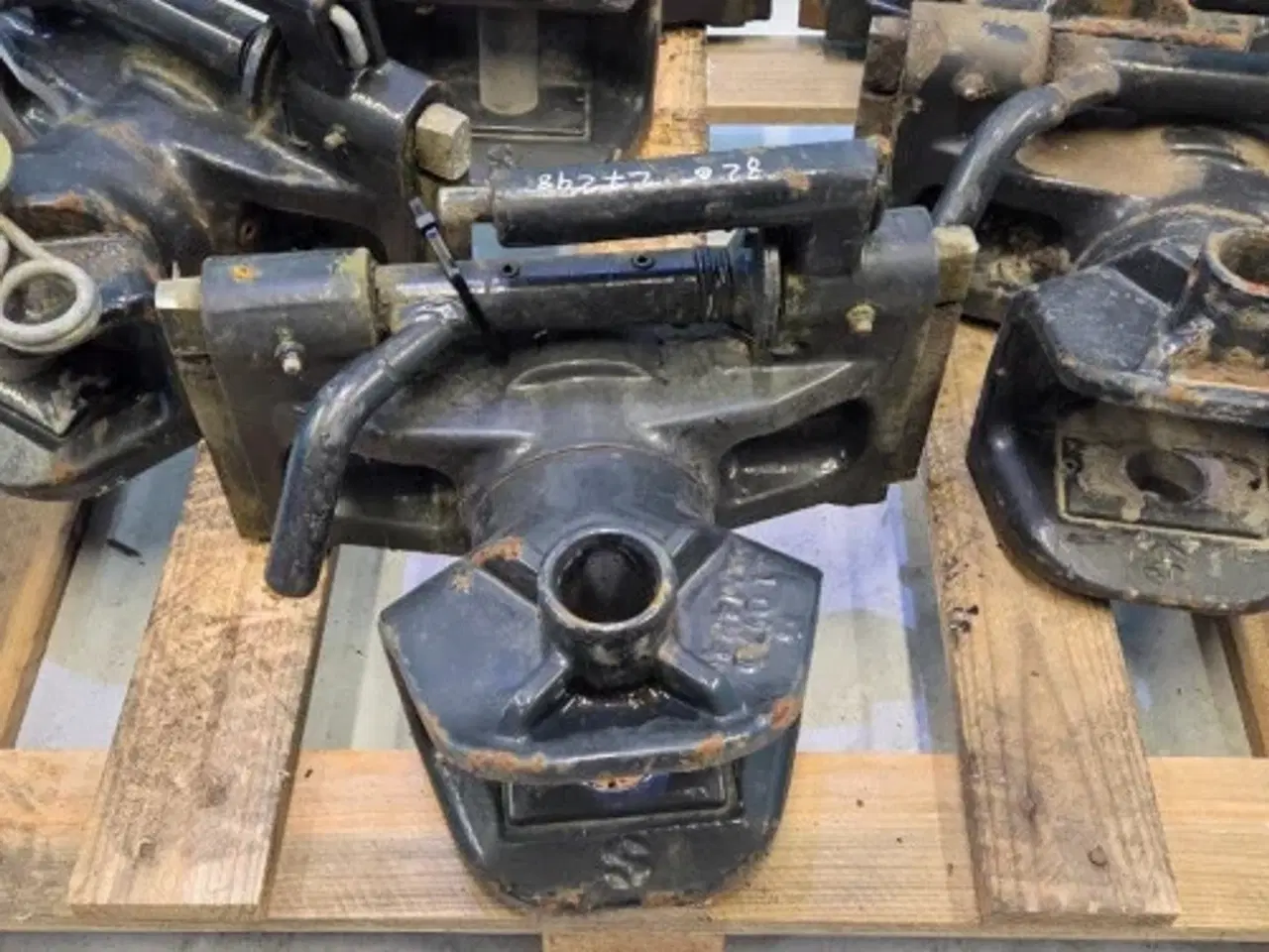 Billede 10 - New Holland T7.175 Hitch 82027298  5Stk