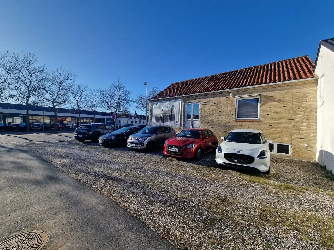 Billede 3 - 3 lejemål til lager. showroom, behandling, kontor m.m. Biladgang til lager –Skiltemulighed mod Grønnevej