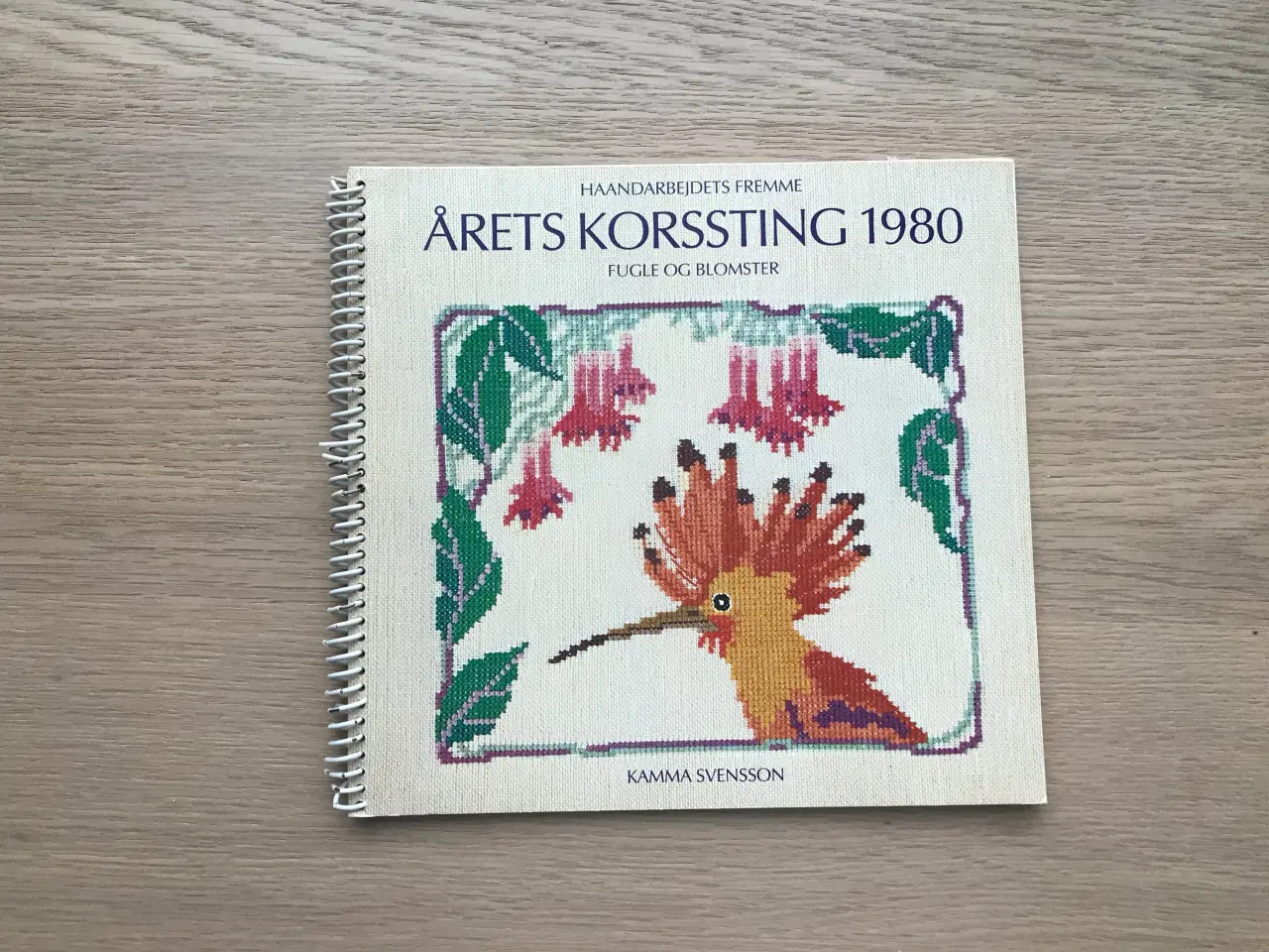 Billede 1 - Årets Korssting 1980  Fugle og Blomster