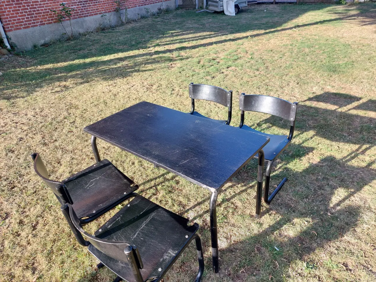Billede 2 - Spisebord og 4 stole 