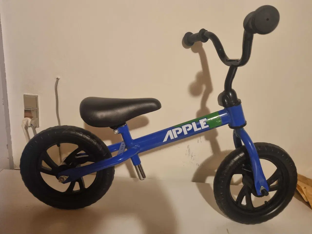 Billede 2 - Løbecykel kun brugt inddørs. 