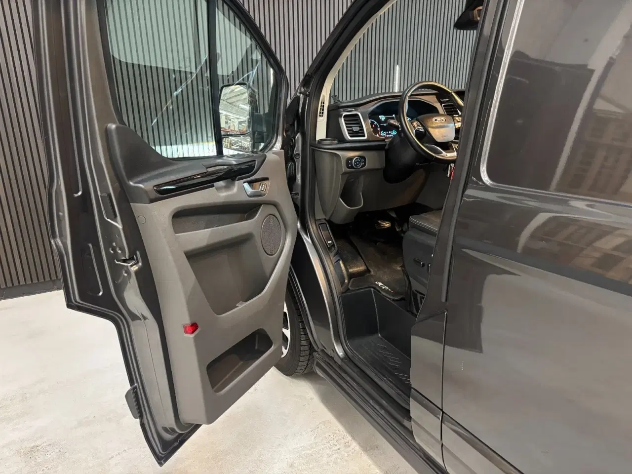 Billede 10 - Ford Transit 350 L2 Van 2,0 TDCi 185 Limited aut. H2 FWD