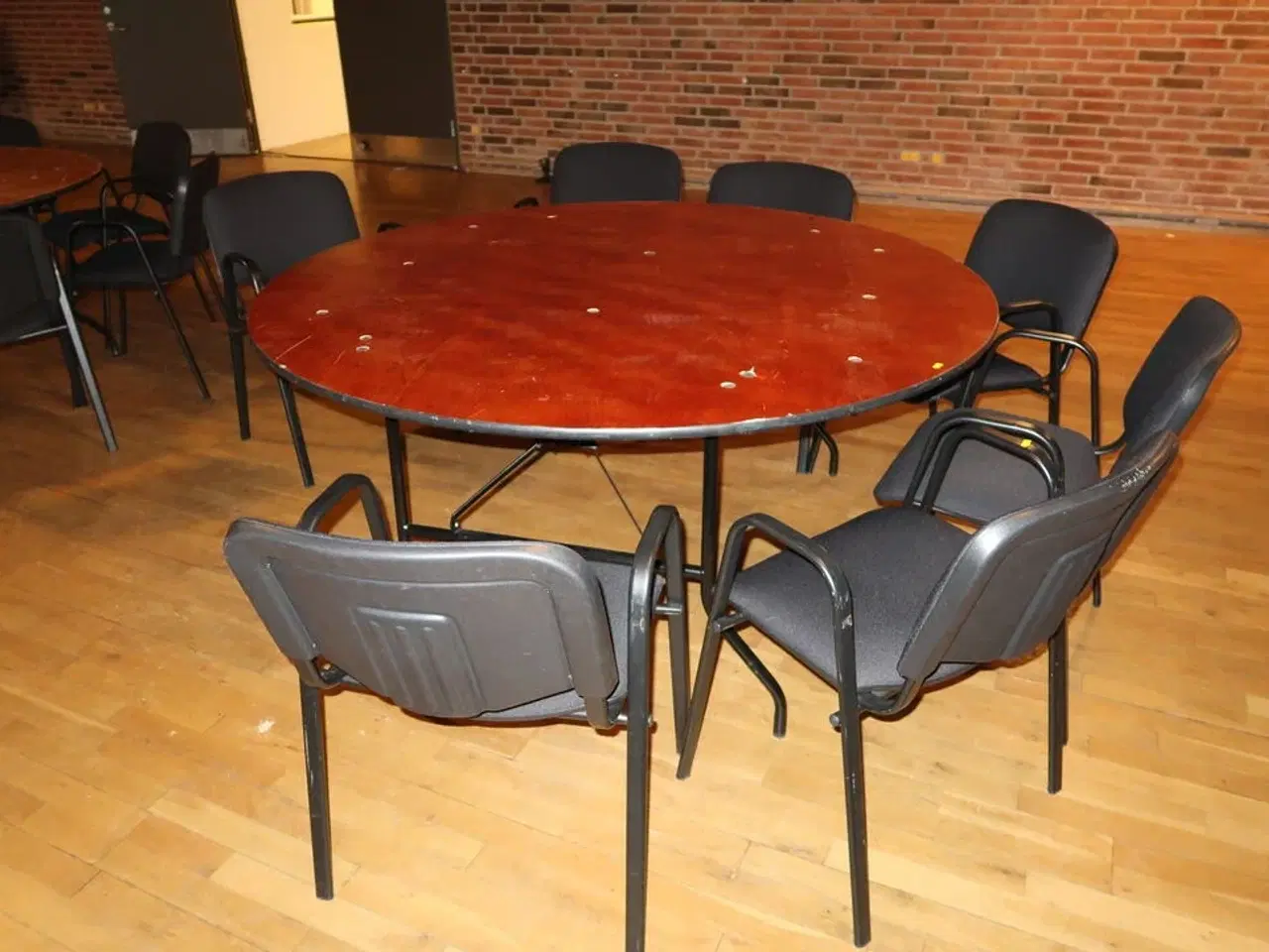 Billede 1 - Foldebord med 7 stk. stabelstole