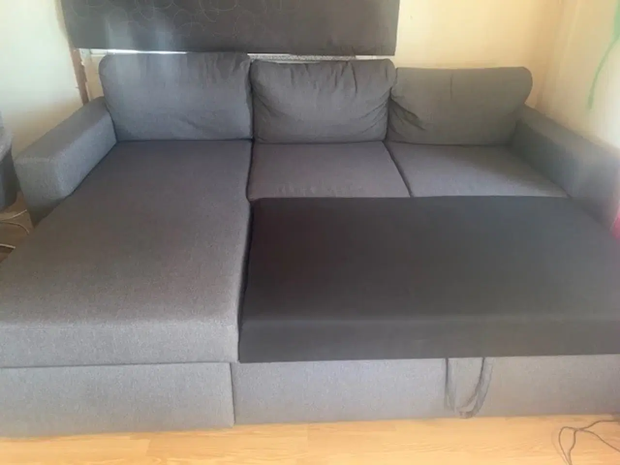 Billede 2 - Sofa med chaiselong i mørkegråt stof