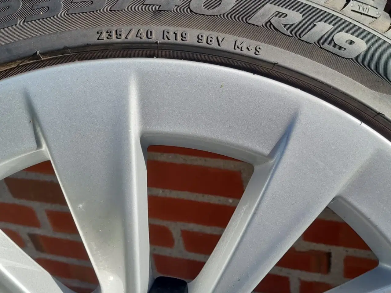 Billede 4 - Tesla 3 vinterhjul 19" originale Pirelli