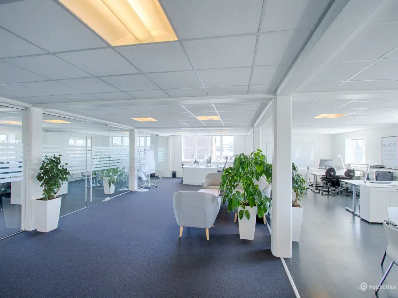 Billede 2 - Lækkert lyst kontorlejemål/showroom/undervisningslokaler centralt i Herlev