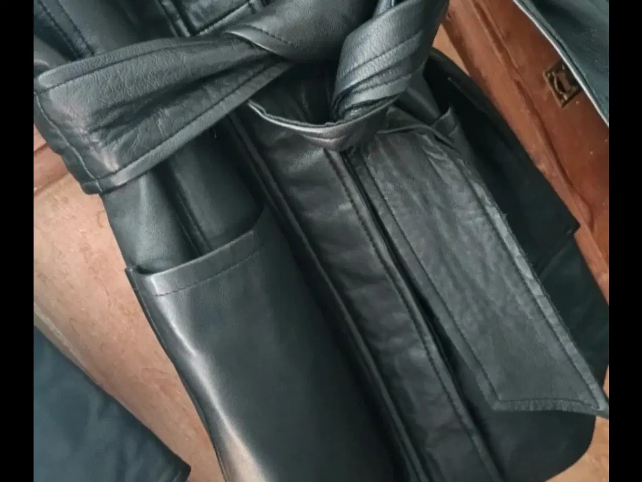 Billede 2 - Skindjakke, Soft Rebels sort med aftageligt bælte