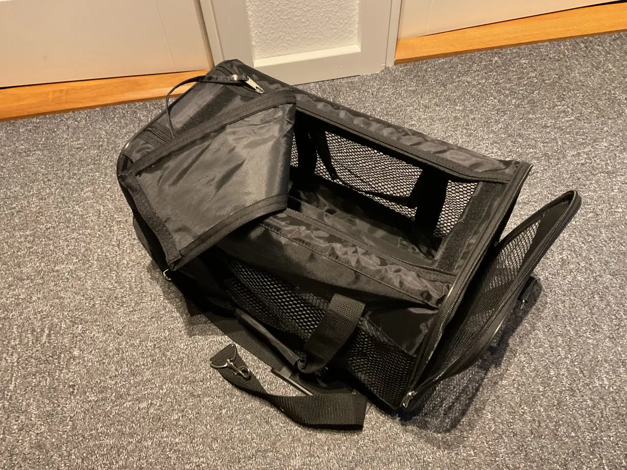 Billede 2 - Hule og transporttaske: til hund eller kat.