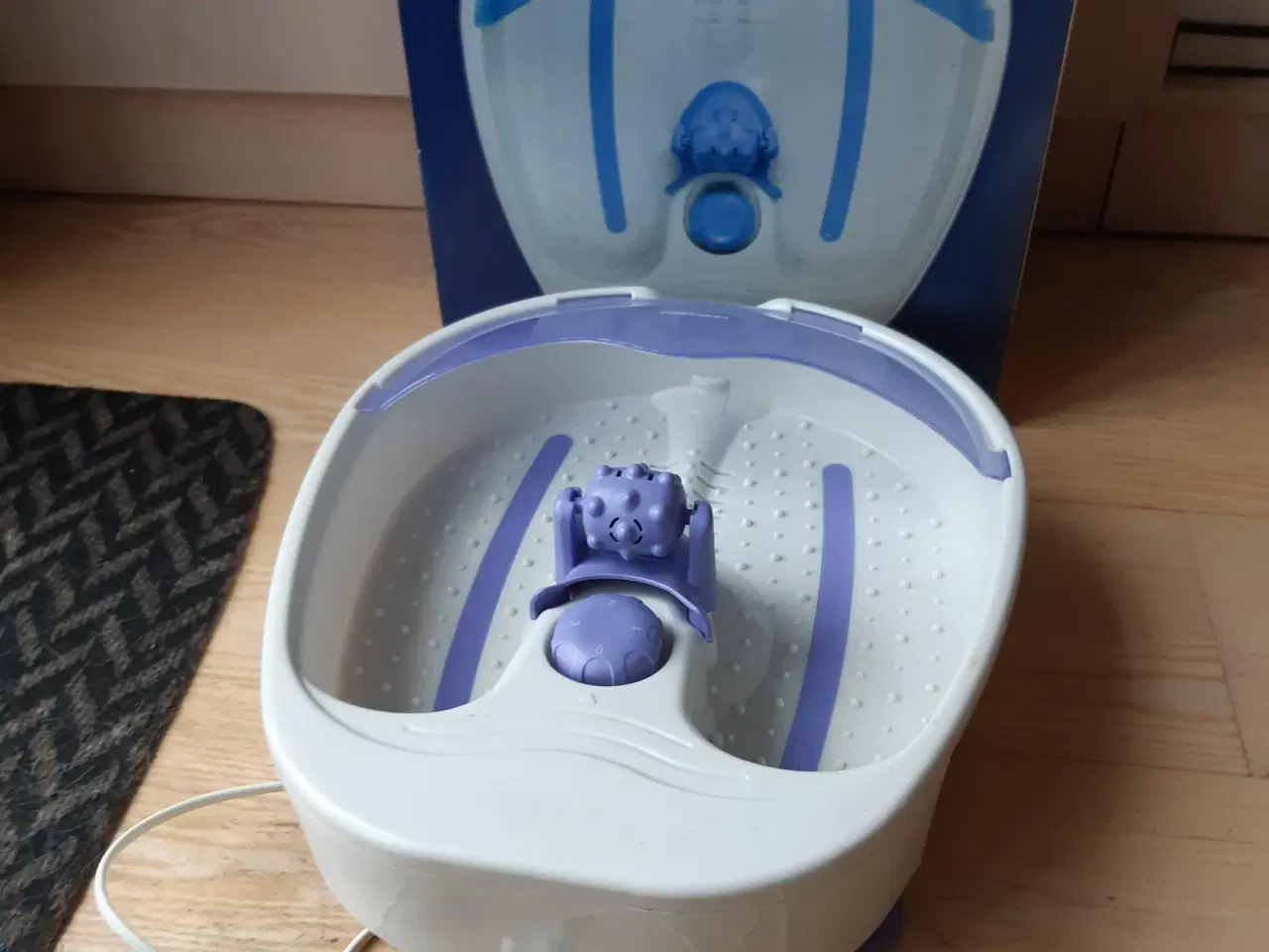 Billede 1 - Melissa fodspa, varme, 30 dyser og massagerulle, 