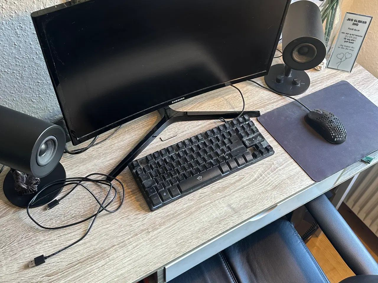 Billede 1 - Gaming setup (pc, skærm, og højttaler)