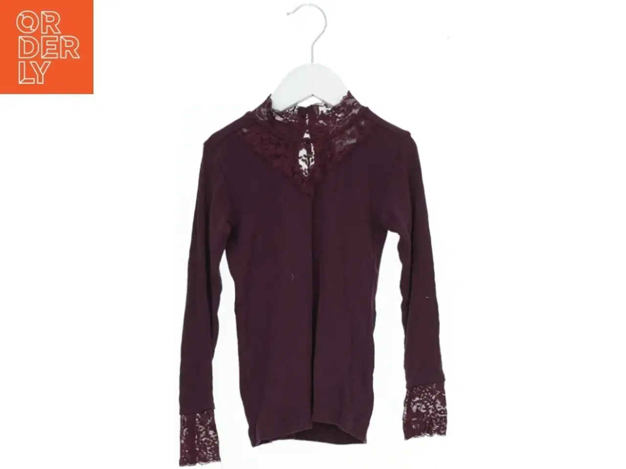 Billede 1 - Bluse med blonde detaljer fra The New (str. 110)