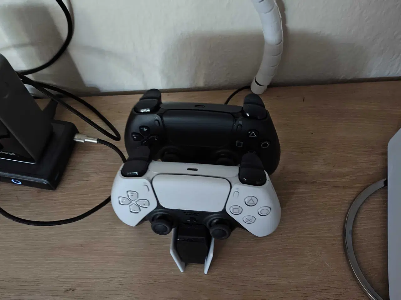 Billede 2 - Ps5 pro med disc og 7 spil 2 controller 