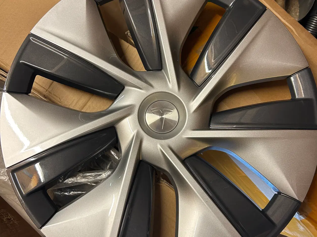 Billede 4 - Tesla Gemini hjulkapsler