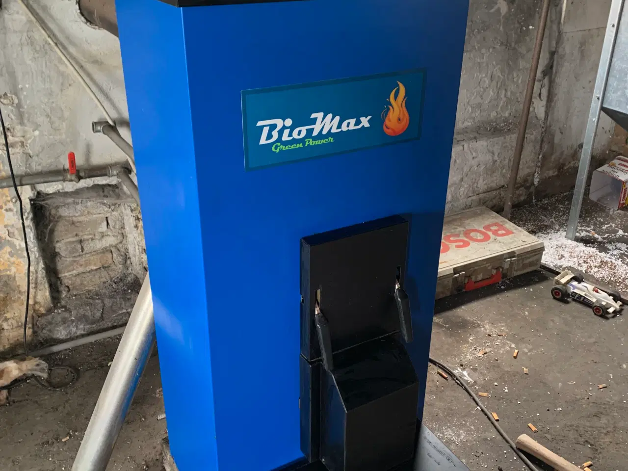 Billede 1 - Biomax fyr green power med silo og skorsten 