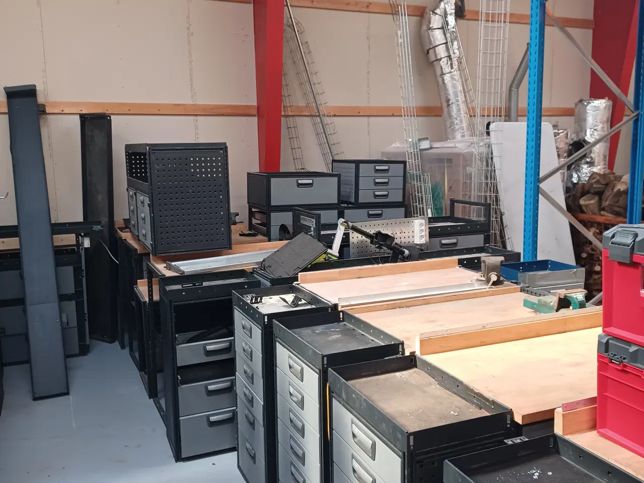 Billede 16 - varebil reoler på lageret