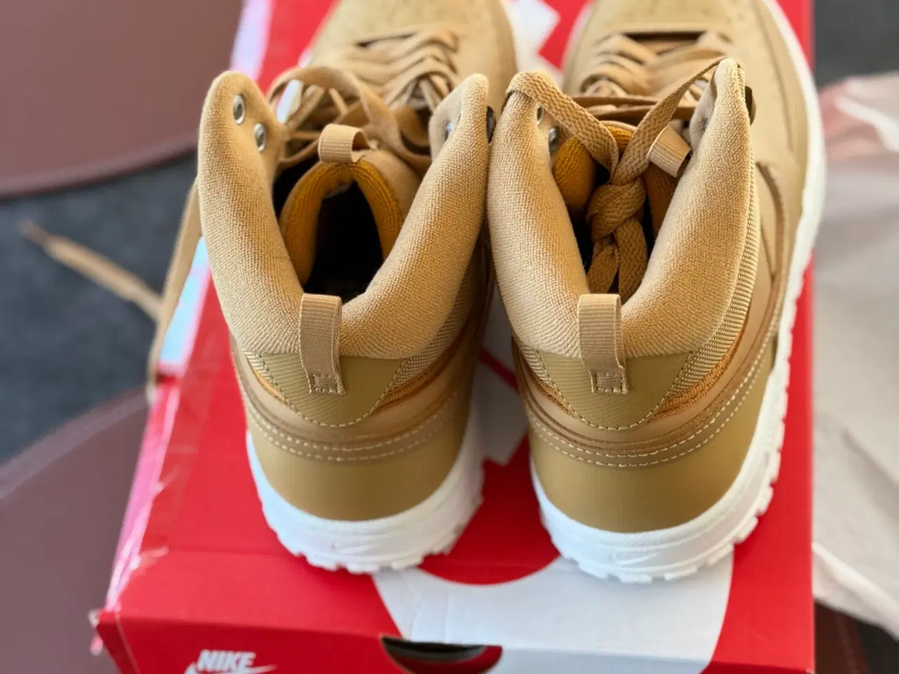 Billede 1 - NIKE SNEAKER COURT VISION MID VINTER - GULD/HVID