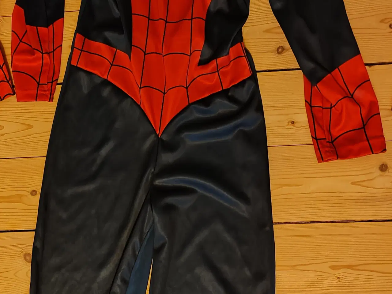 Billede 1 - Spider-man kostume str. 7-8 år med maske Spiderman