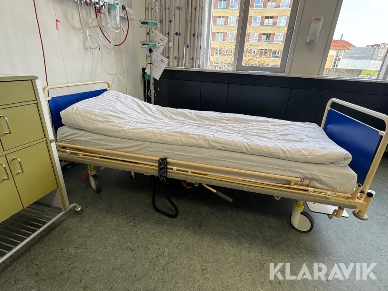 Billede 9 - Hospitalsseng med rullebord 7 styk