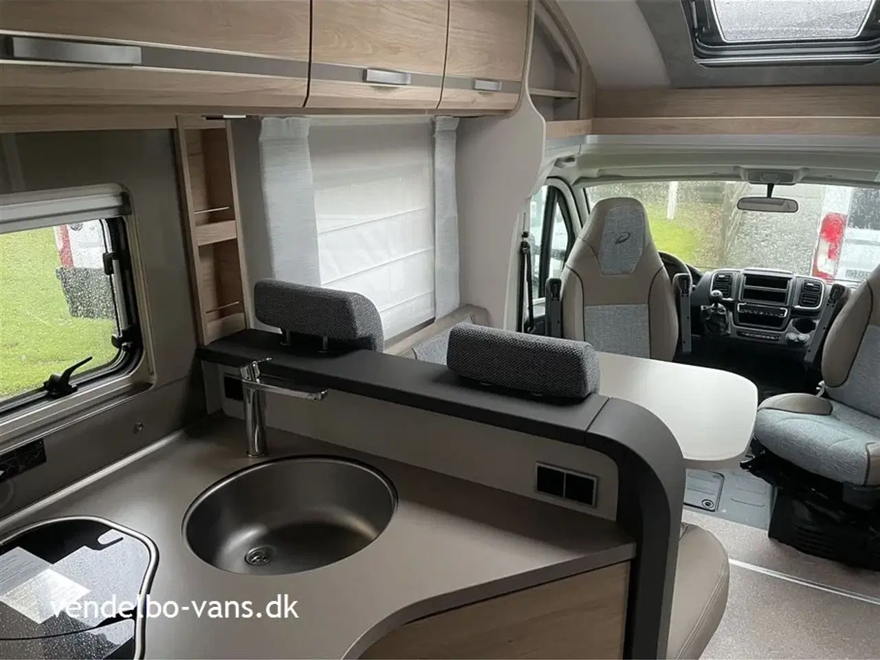 Billede 9 - 2023 - Dethleffs Pulse Classic T 7051 EB   Luksuriøs camper med enkeltsenge og stor garage