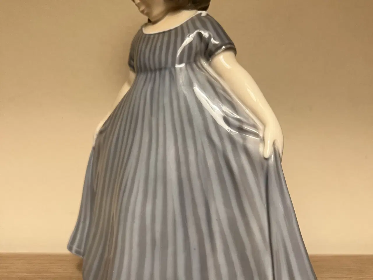 Billede 2 - Stor smuk Royal Copenhagen danserinde 
