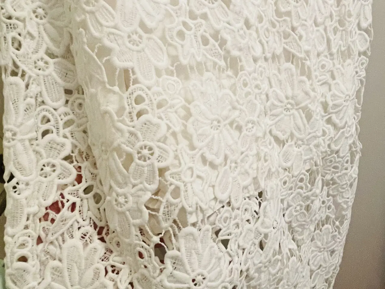 Billede 3 - Smuk kjole i blonder