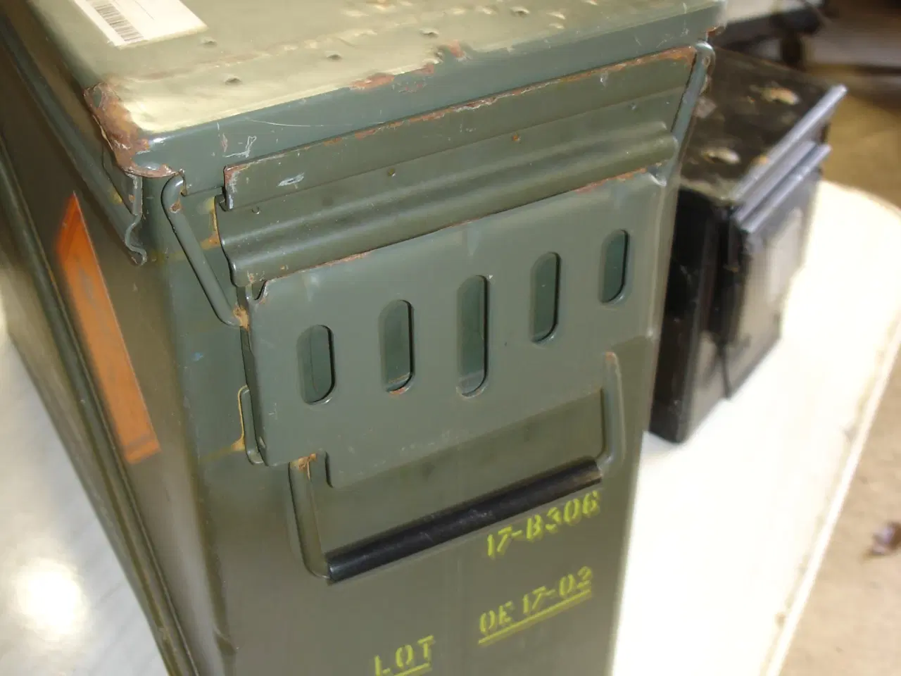 Billede 4 - Militære effekter Hjelme m.m.