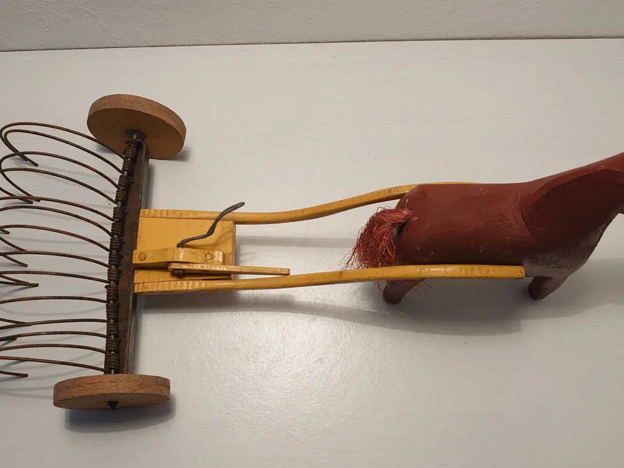 Billede 3 - Stor træhest med harve. L. ca 45cm.Ca 1940