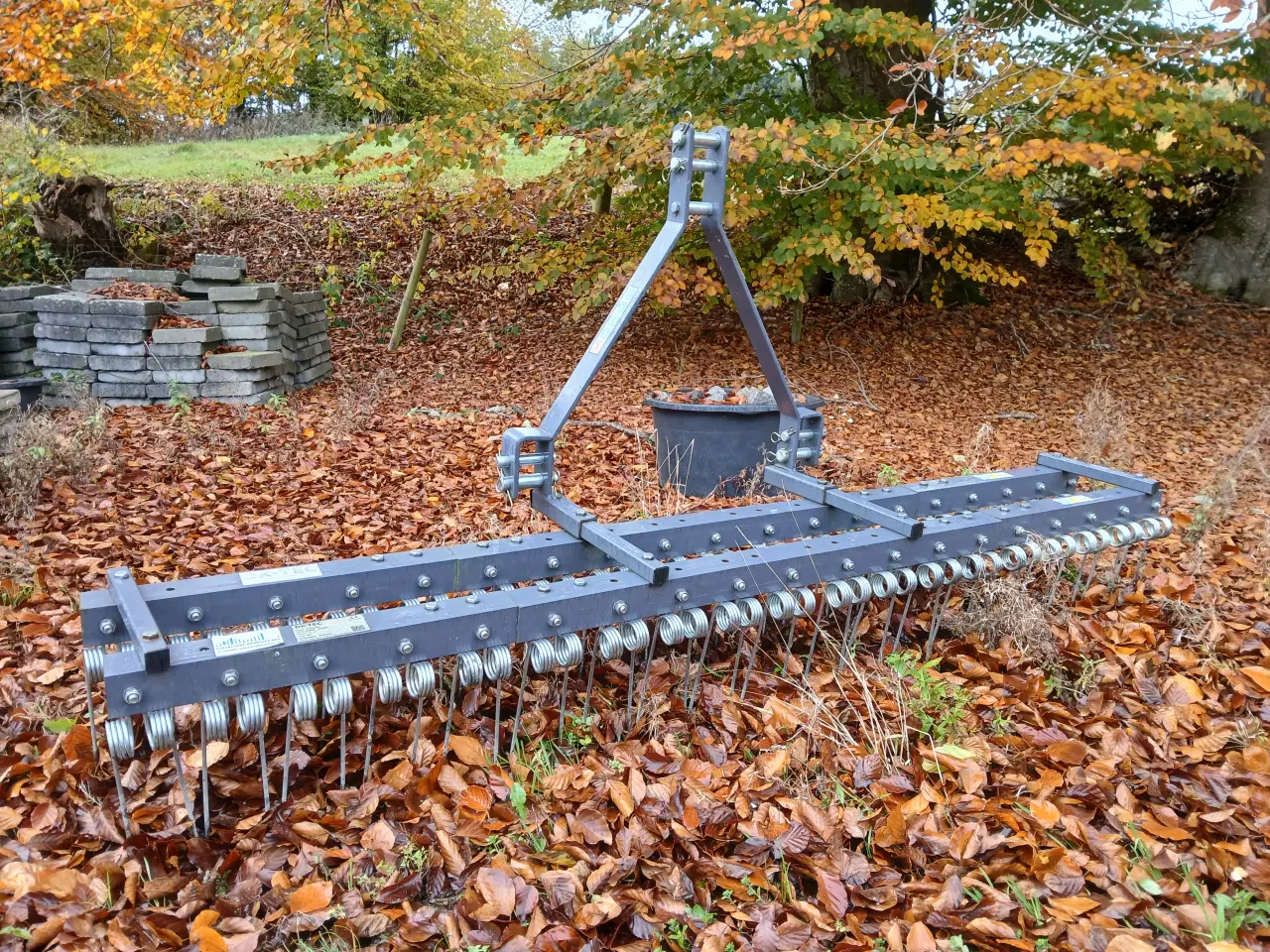 Billede 1 - Kraftig 232 cm. Gårdspladsrive