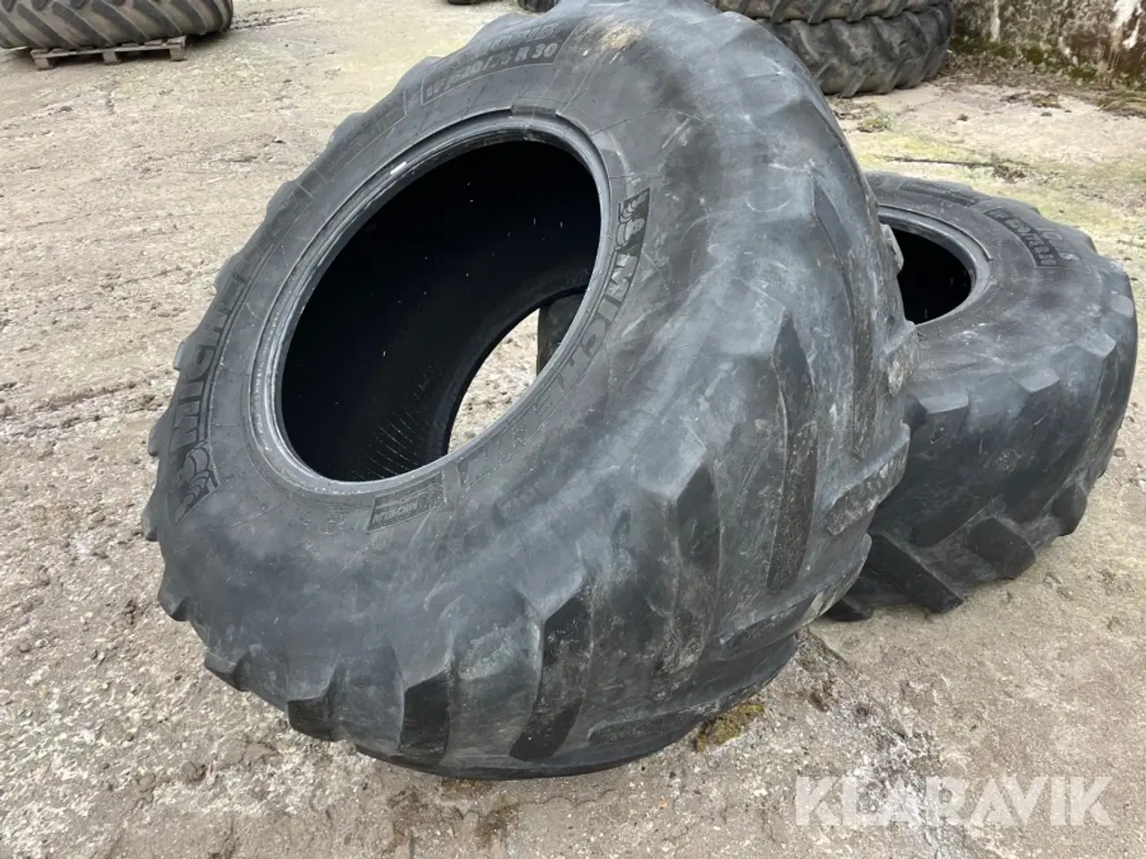 Billede 4 - Traktordæk Michelin Axiobib 620/75R30 - 2 styk