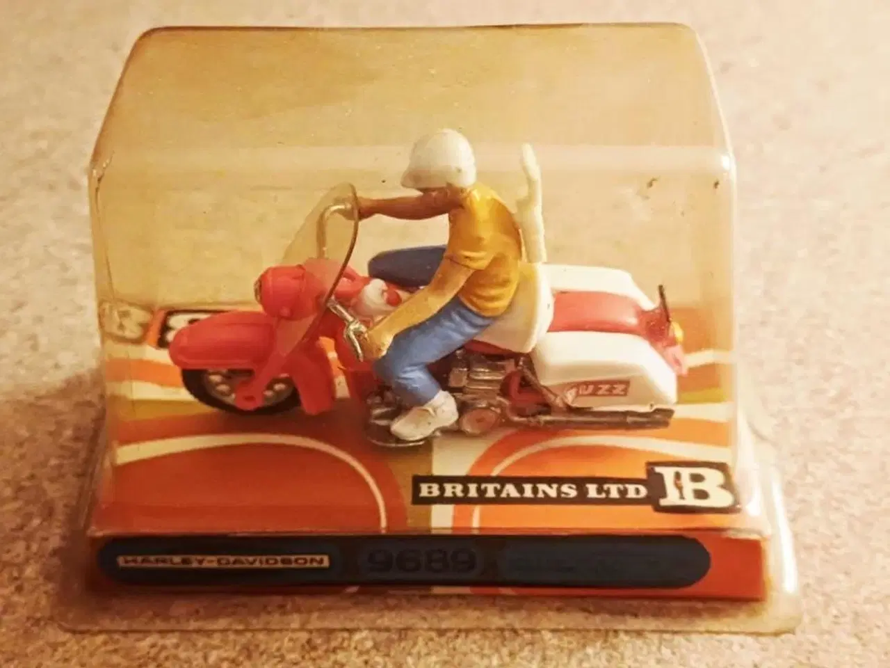 Billede 1 - Britains Motorcykel 1/32 (Harley Davidson)