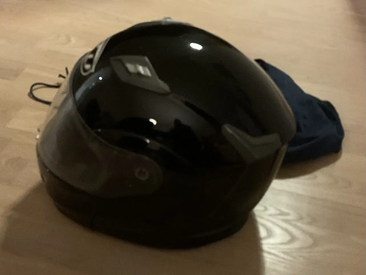 Billede 3 - Motorcykelhjelm med visir og solskærm