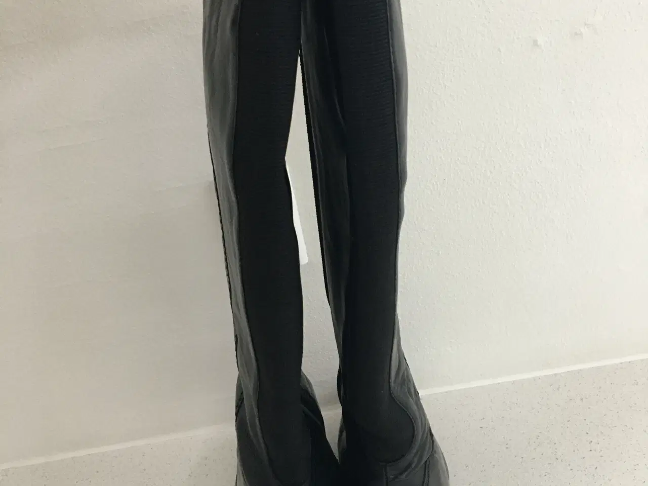 Billede 2 - Damestøvler i skind