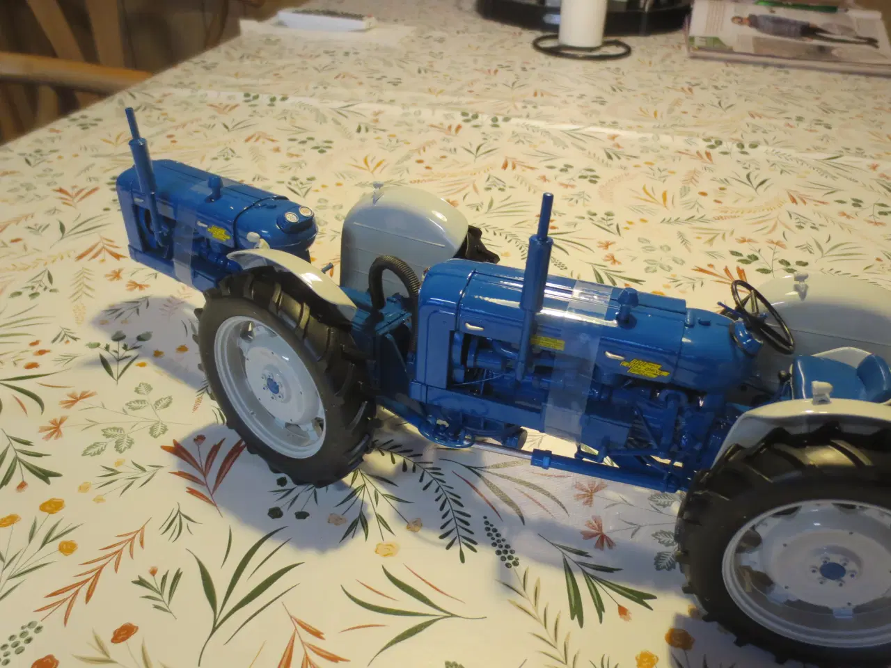 Billede 6 - 1 stk Modeltraktor Fordson Super Major Tandem 