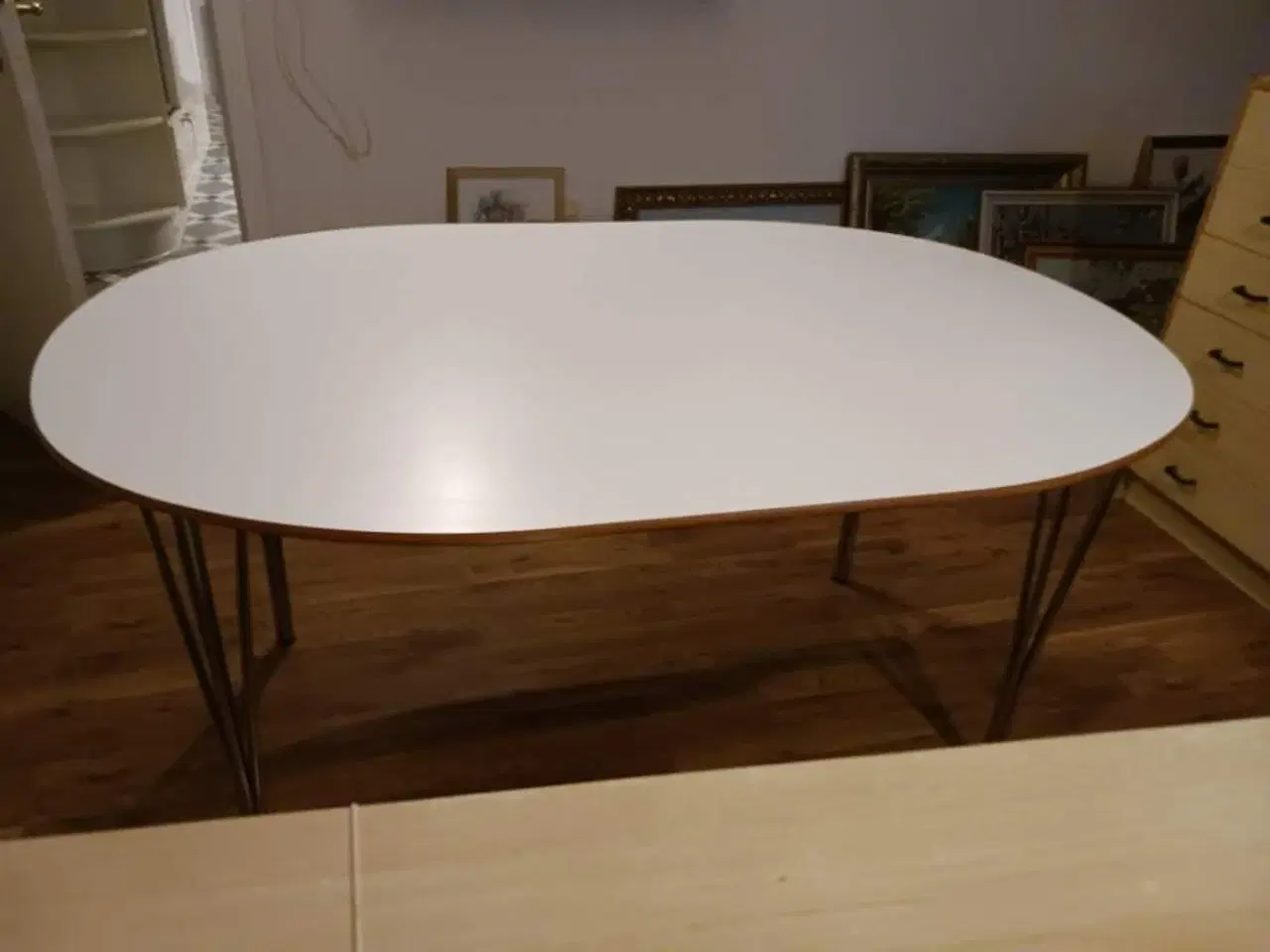 Billede 3 - Spisebord elipseformet 250 kr