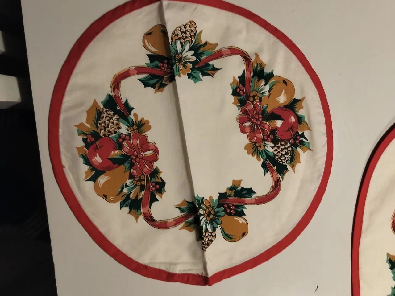 Billede 5 - Gammelt julepynt.  Jule dug samt jule løber