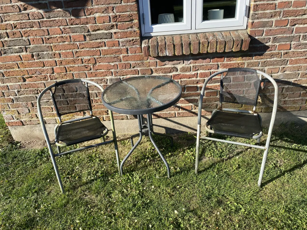 Billede 2 - Lille rundt cafébord med rillet glasplade og metal
