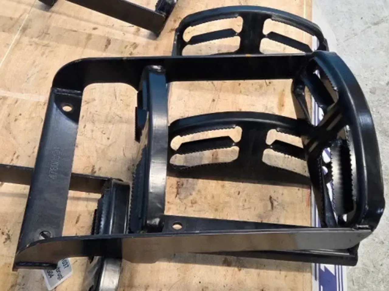 Billede 13 - New Holland T4.75 Stige 47600020  4Stk