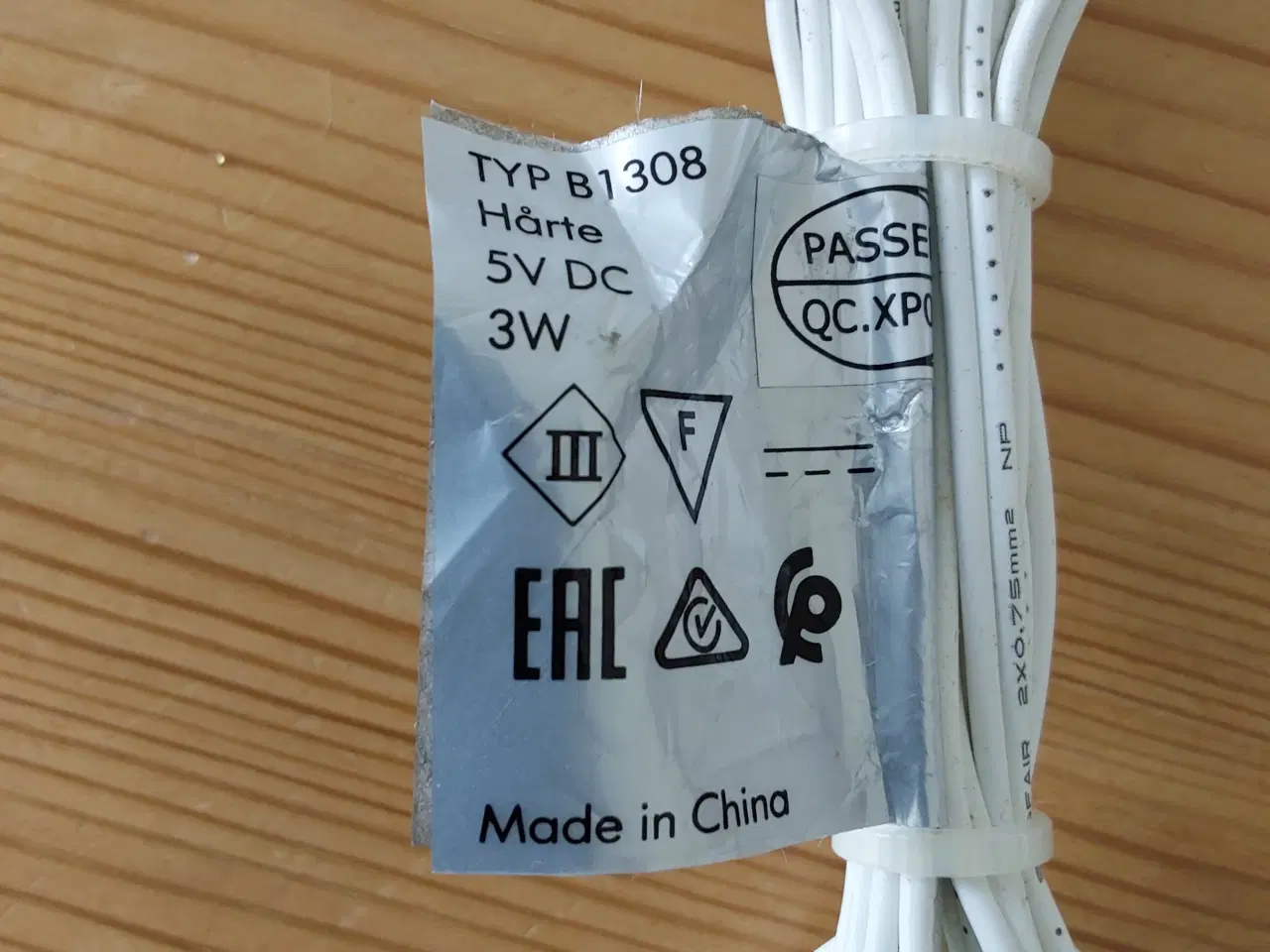 Billede 3 - 2 stk LED- skrivebordslamper Hårte fra IKEA