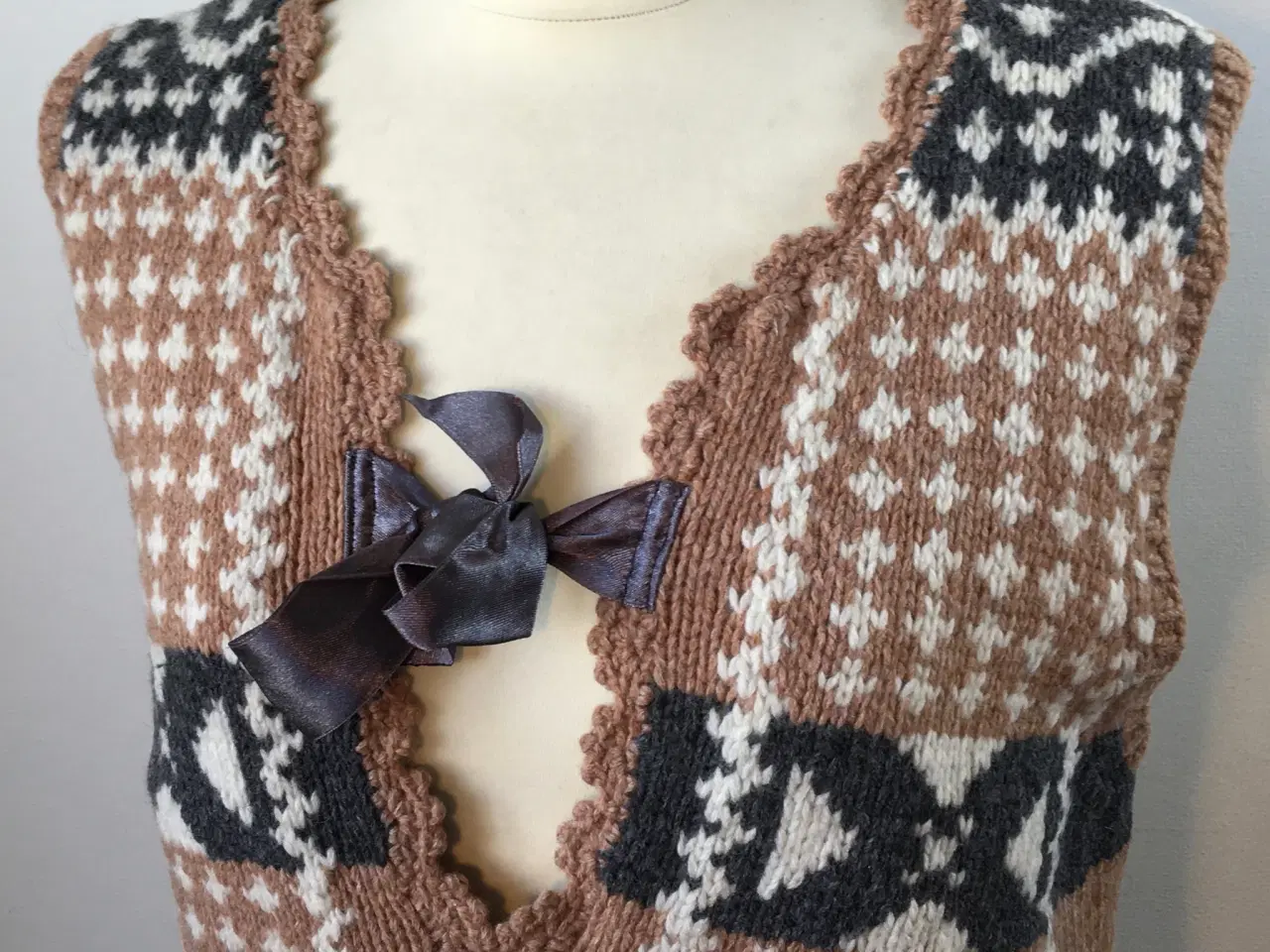 Billede 2 - Odd Molly, strikvest/slipover, str 42