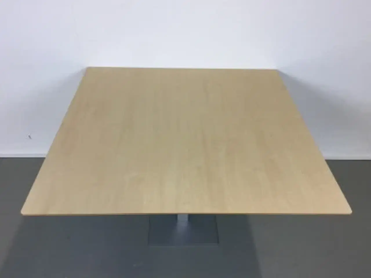 Billede 2 - Møde bord med ahorn bordplade 120 x 120 cm.