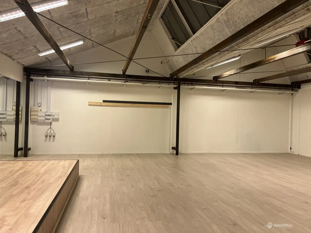 Billede 1 - Butikslokale med Glasparti