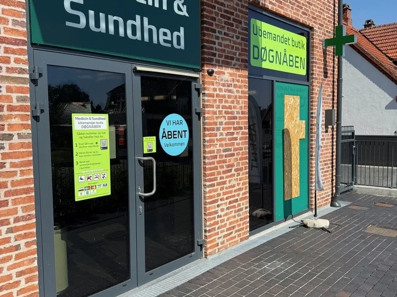 Billede 1 - Central beliggende butik Farum Hovedgade 48A