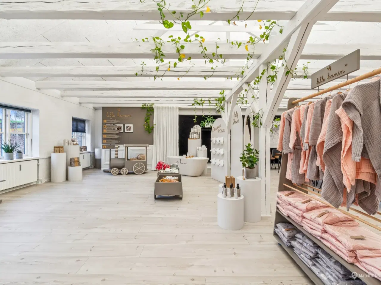 Billede 7 - Lyst og indbydende kontor med nordisk æstetik og unikke detaljer