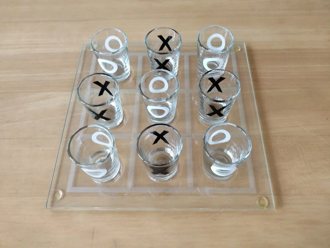 Billede 2 - Kryds og bolle drikkespil
