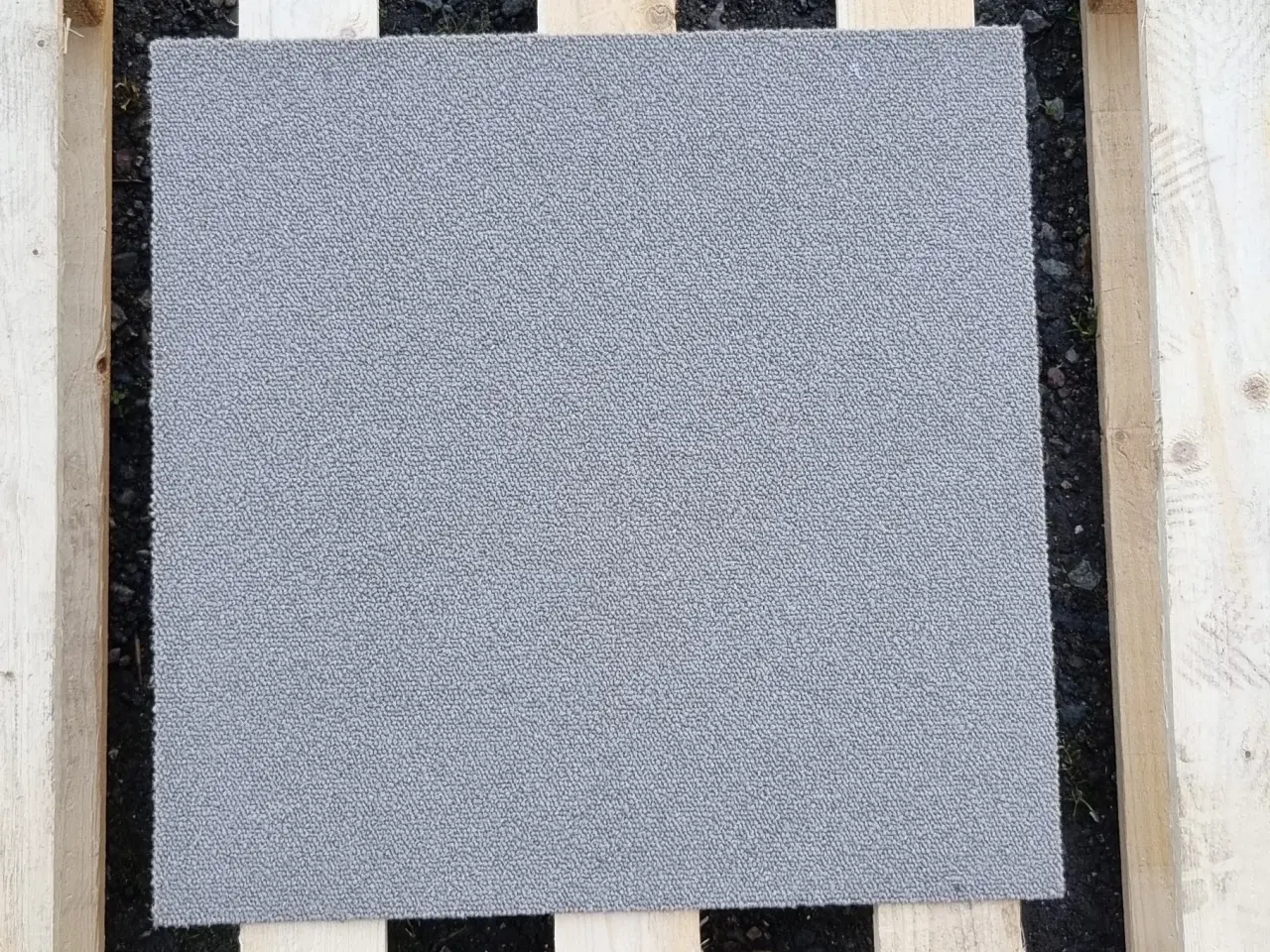 Billede 1 - Tæppefliser Sandfarvet - 27 m2