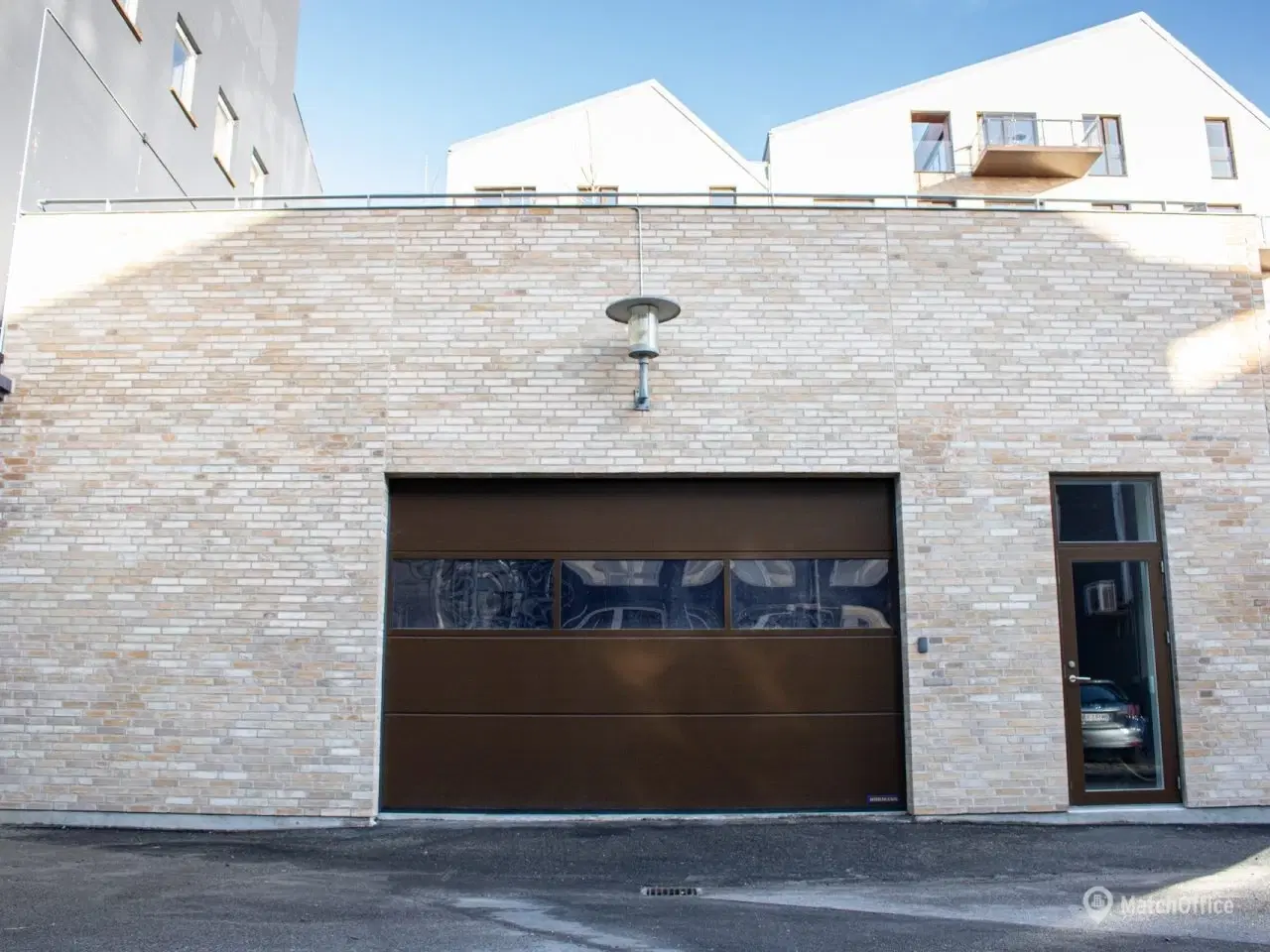 Billede 1 - Lager med egen port, lille kontor, brus og tekøkken