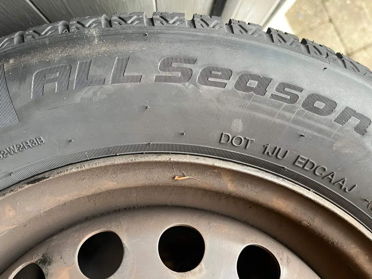 Billede 5 - Helårshjul 175-65-14 VW Up.